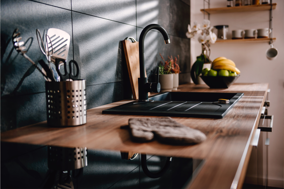 Entender como economize na reforma da cozinha pode ser aplicado na prática é fundamental para transformar esse espaço sem comprometer o orçamento.